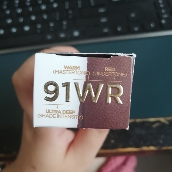 New Urban Decay Stay Naked Weightless Foundation - Picture 4 of 4